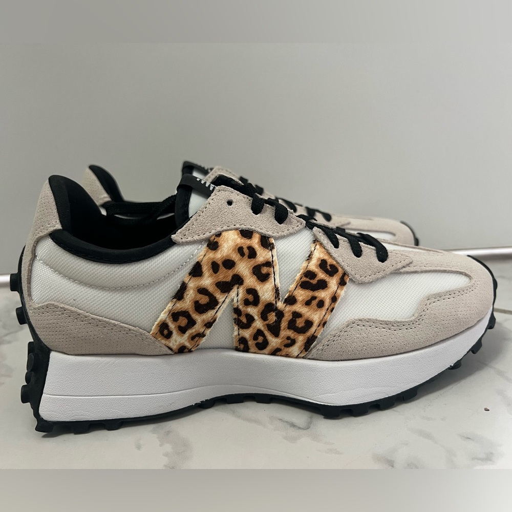 Rare New Balance 327 “white leopard” NEW